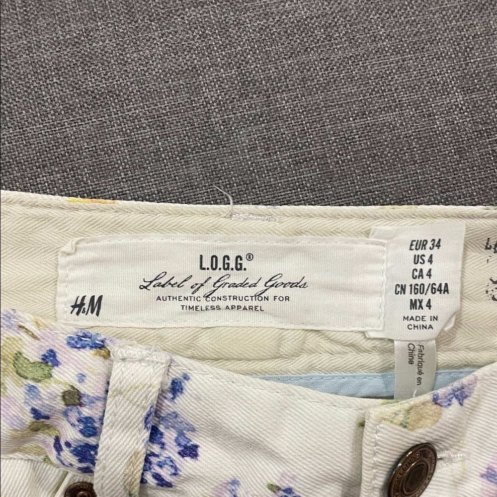 Floral denim mini Skirt - Picture 2 of 5